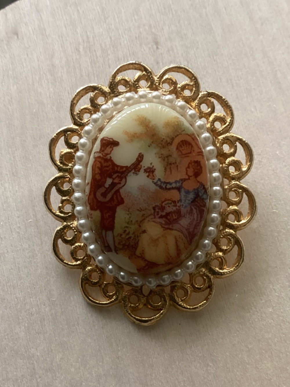 Vintage-Style Gold Cameo Brooch with Pearl Trim - Gold
